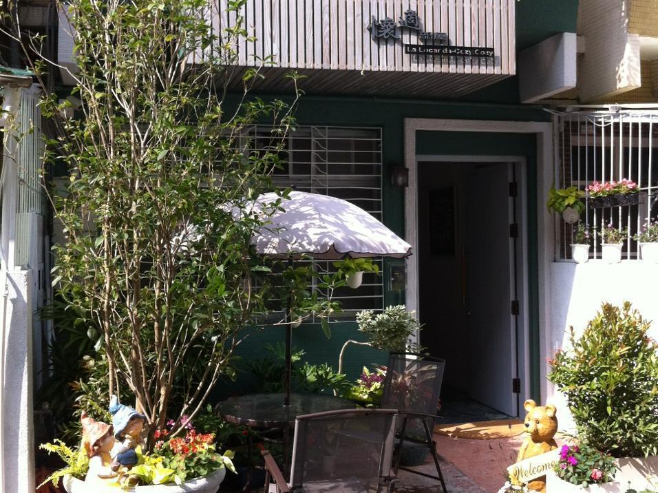 Cozy Cozy Hostel Tainan Exteriör bild