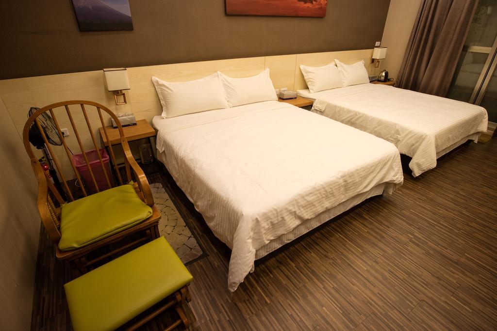 Cozy Cozy Hostel Tainan Exteriör bild