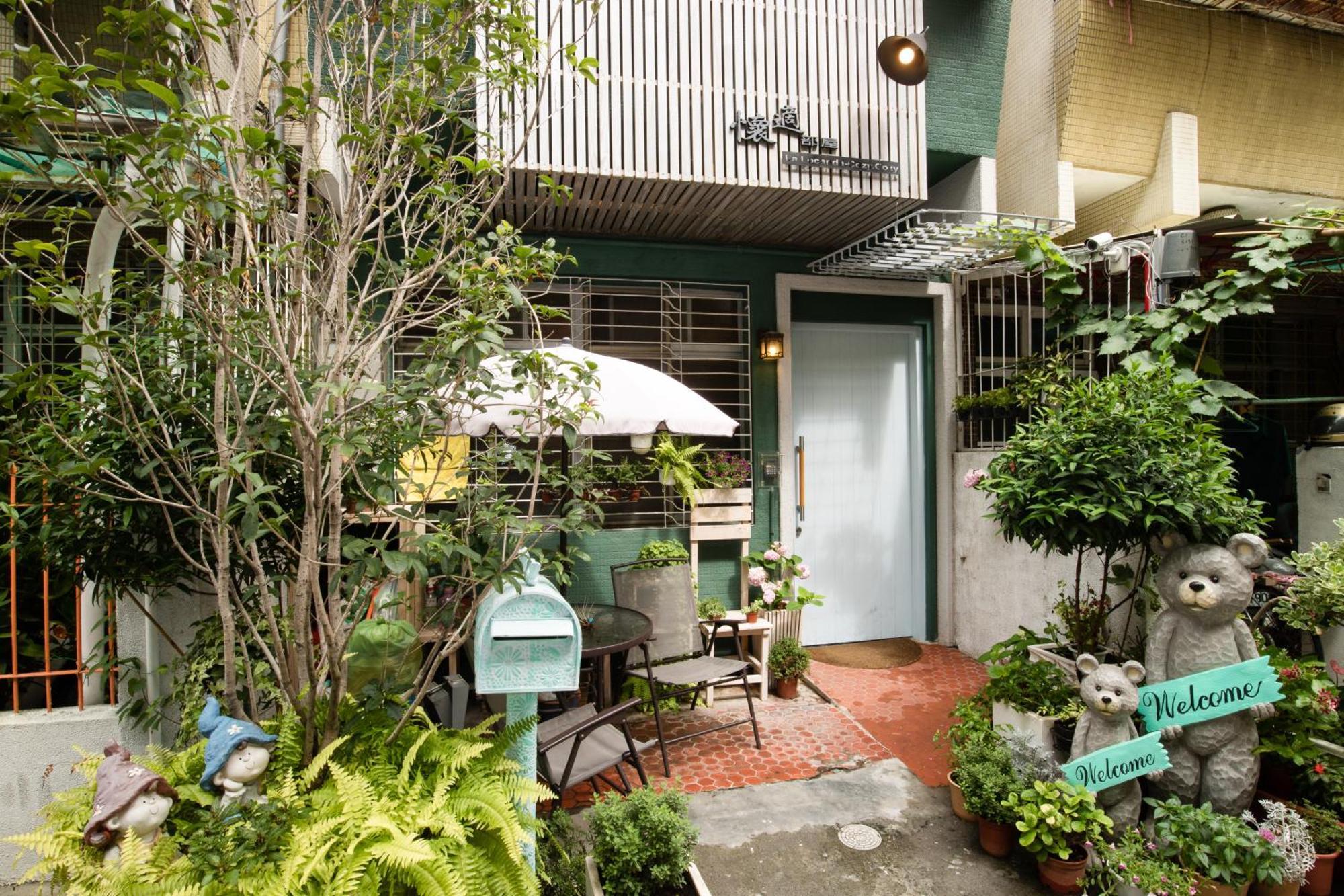 Cozy Cozy Hostel Tainan Exteriör bild